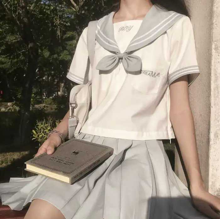窗户边有人